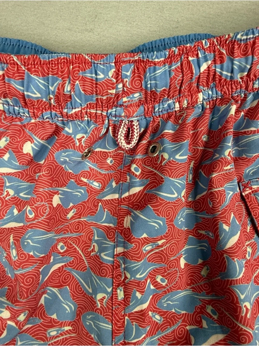 Peter Millar Seaside Stingray Swim Trunks Mens L Red Blue 7.5